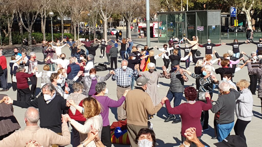 Ballada de sardanes a la Plaça Can Fabra de Sant Andreu